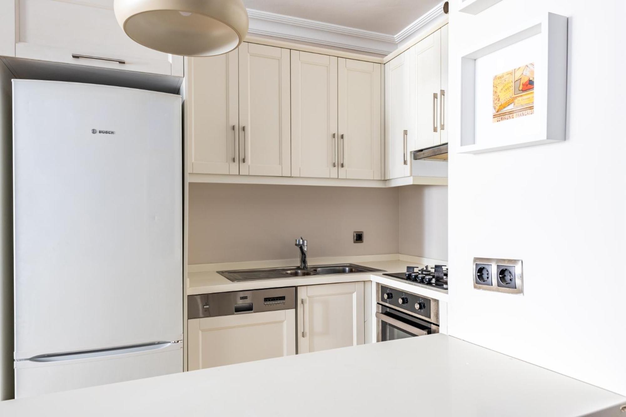 Stylish Urban Oasis 2 Min To Galata Tower Apartment